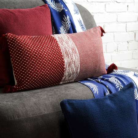 Подушка Tkano декоративная бордового цвета крупной вязки 30х60 см