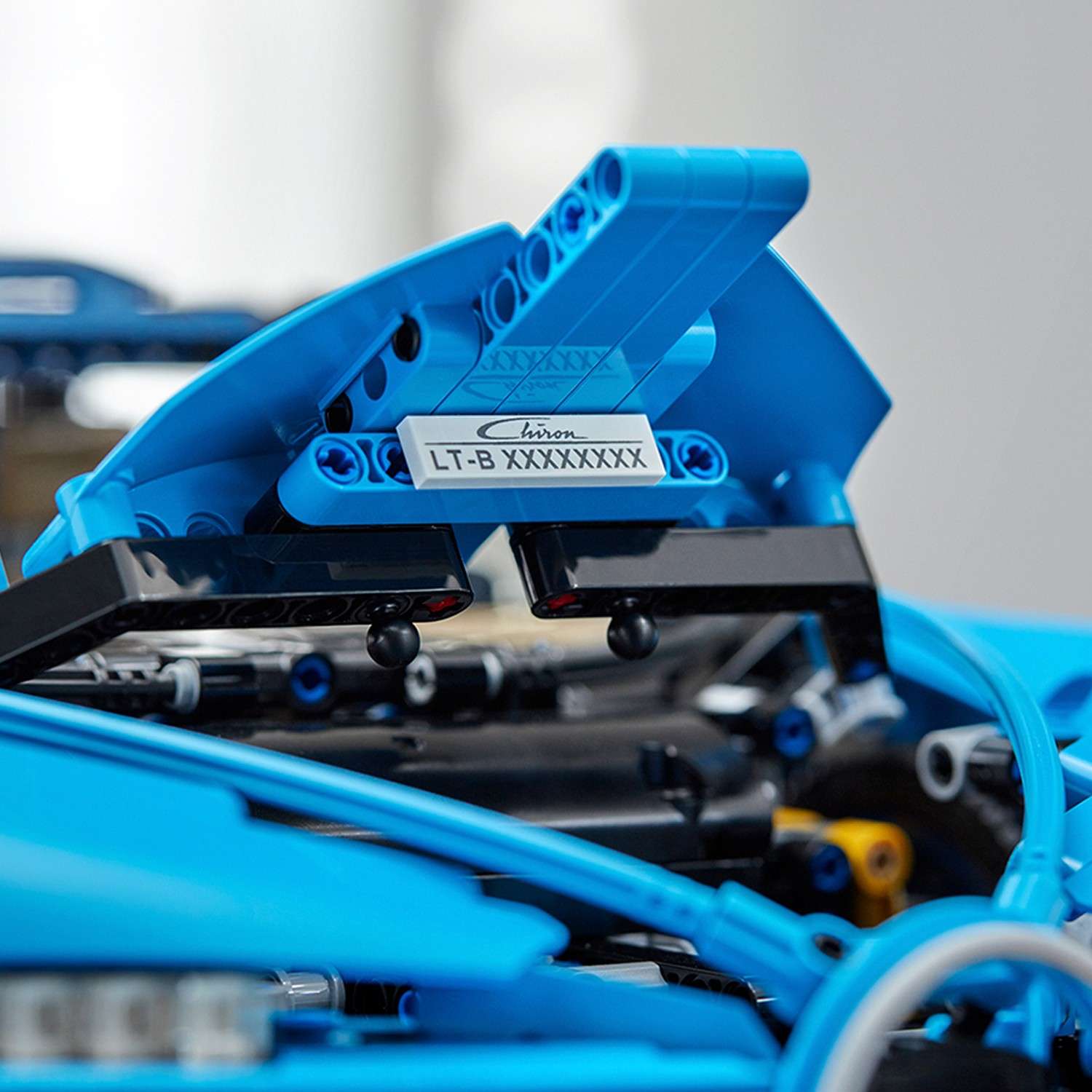 Конструктор LEGO Technic Bugatti Chiron 42083 - фото 6