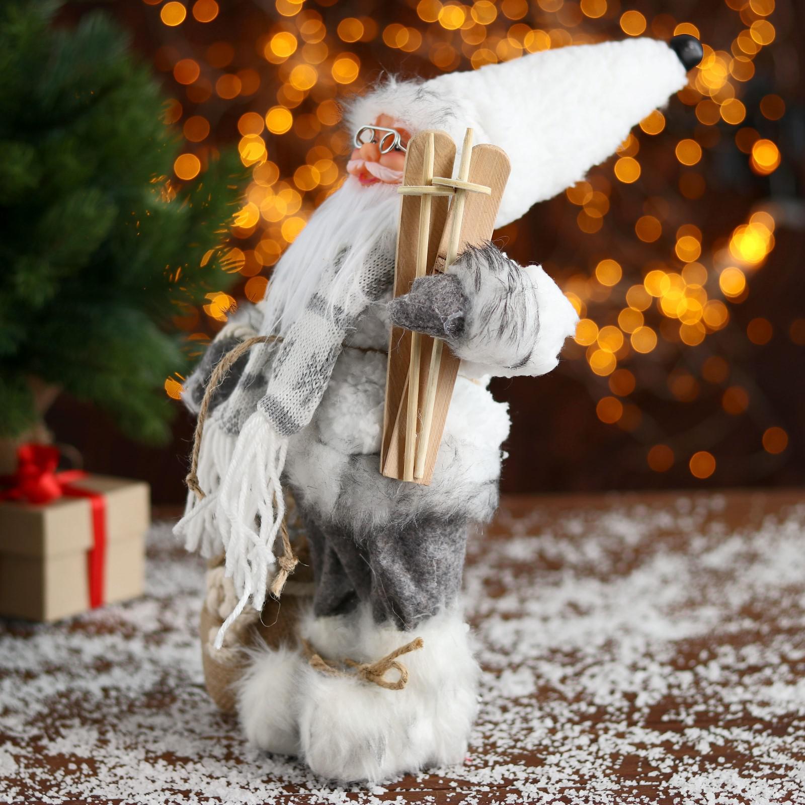 Дед мороз Зимнее волшебство «В белой шубке с лыжами» 18х30 см - фото 2