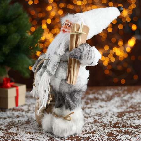 Дед мороз Зимнее волшебство «В белой шубке с лыжами» 18х30 см