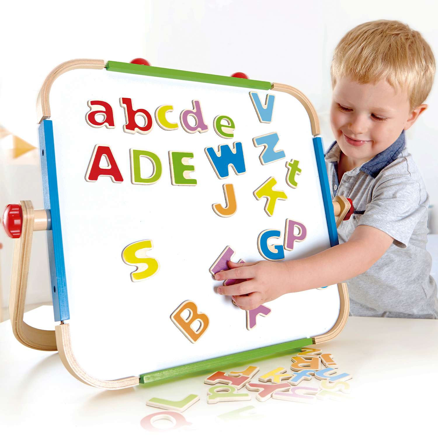 Игровой набор для детей HAPE магнитные буквы Английский алфавит - фото 1