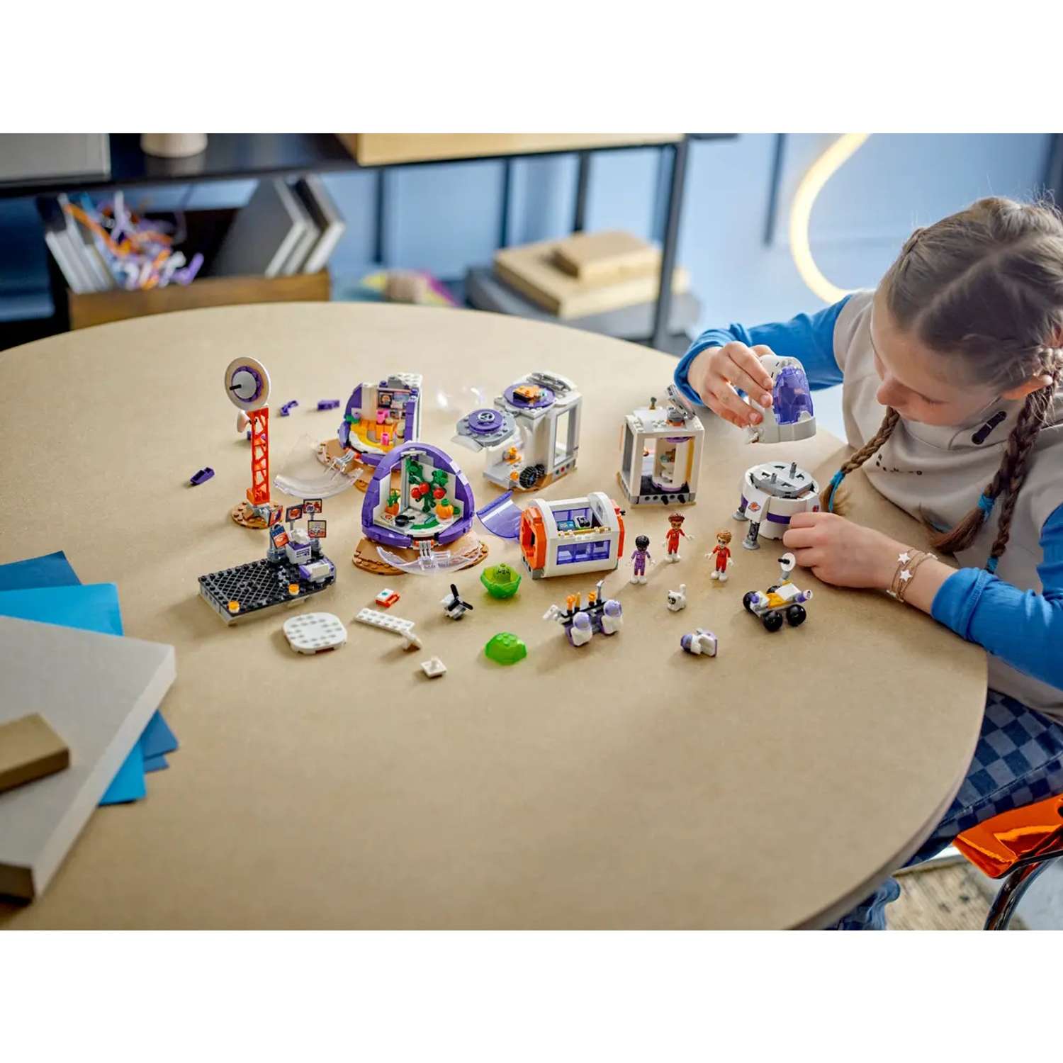Конструктор LEGO Friends Марсианская космическая база и ракета 42605 - фото 12