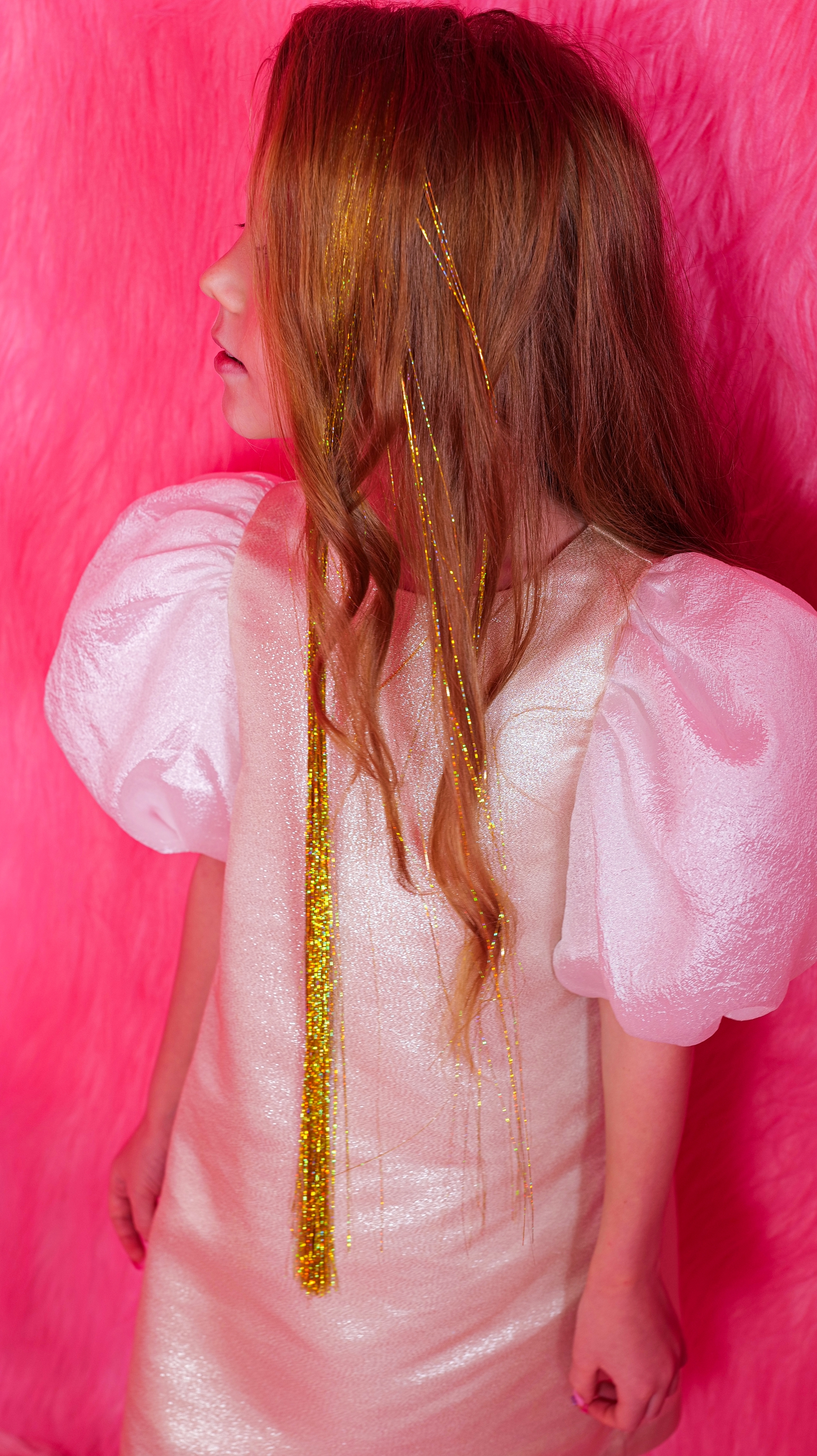 Цветные пряди для волос Lukky Fashion на заколках искусственные детские блестящие золотые 60 см аксессуары для девочек - фото 2