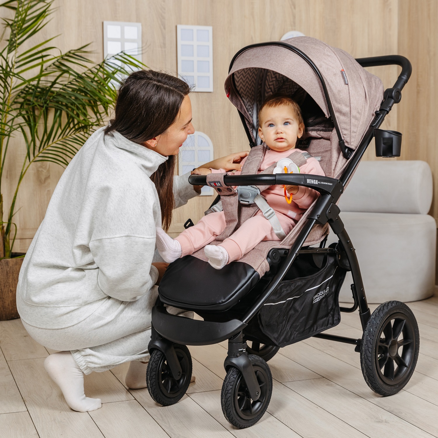 Коляска BabyCare Venga надувные колеса бежевый - фото 14