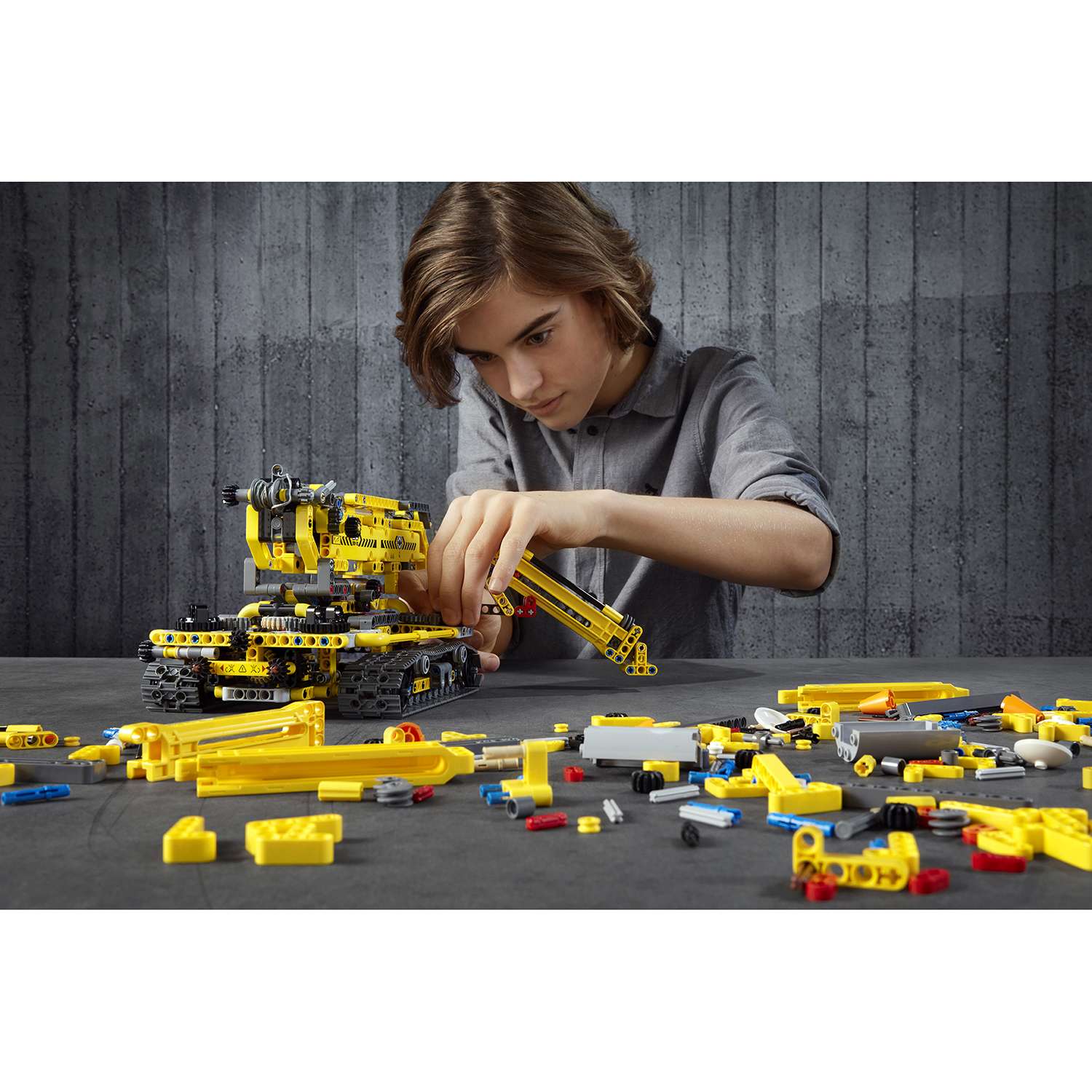 Конструктор LEGO Technic Компактный гусеничный кран 42097 - фото 4