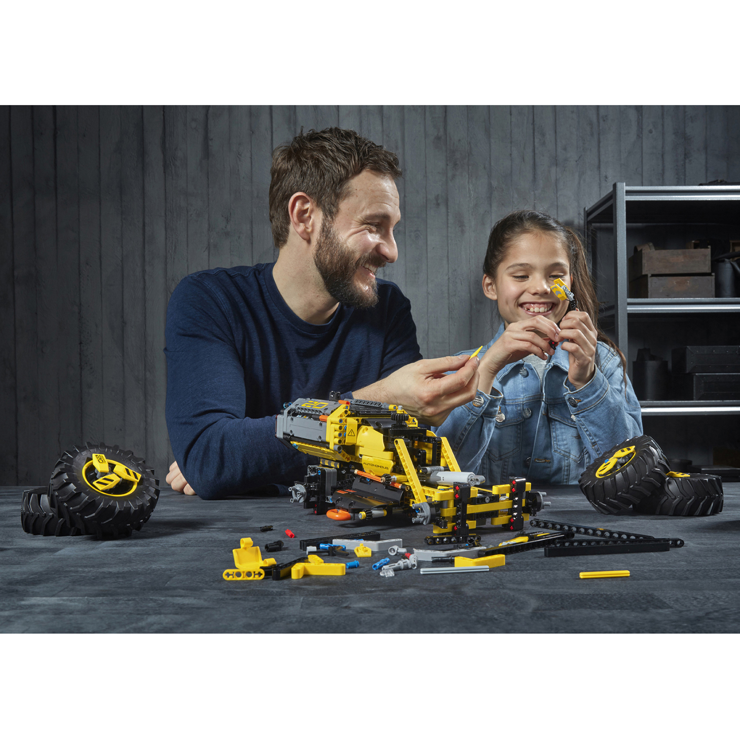 Конструктор LEGO Technic Volvo колёсный погрузчик ZEUX 42081 - фото 38