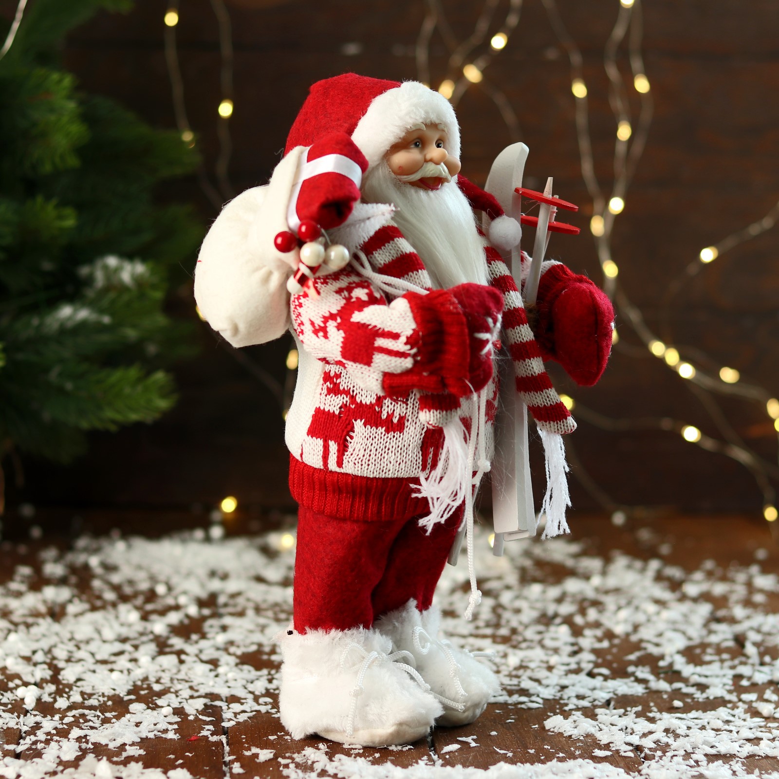 Дед мороз Зимнее волшебство «В вязаном костюме с лыжами и мешком» 30 см - фото 2