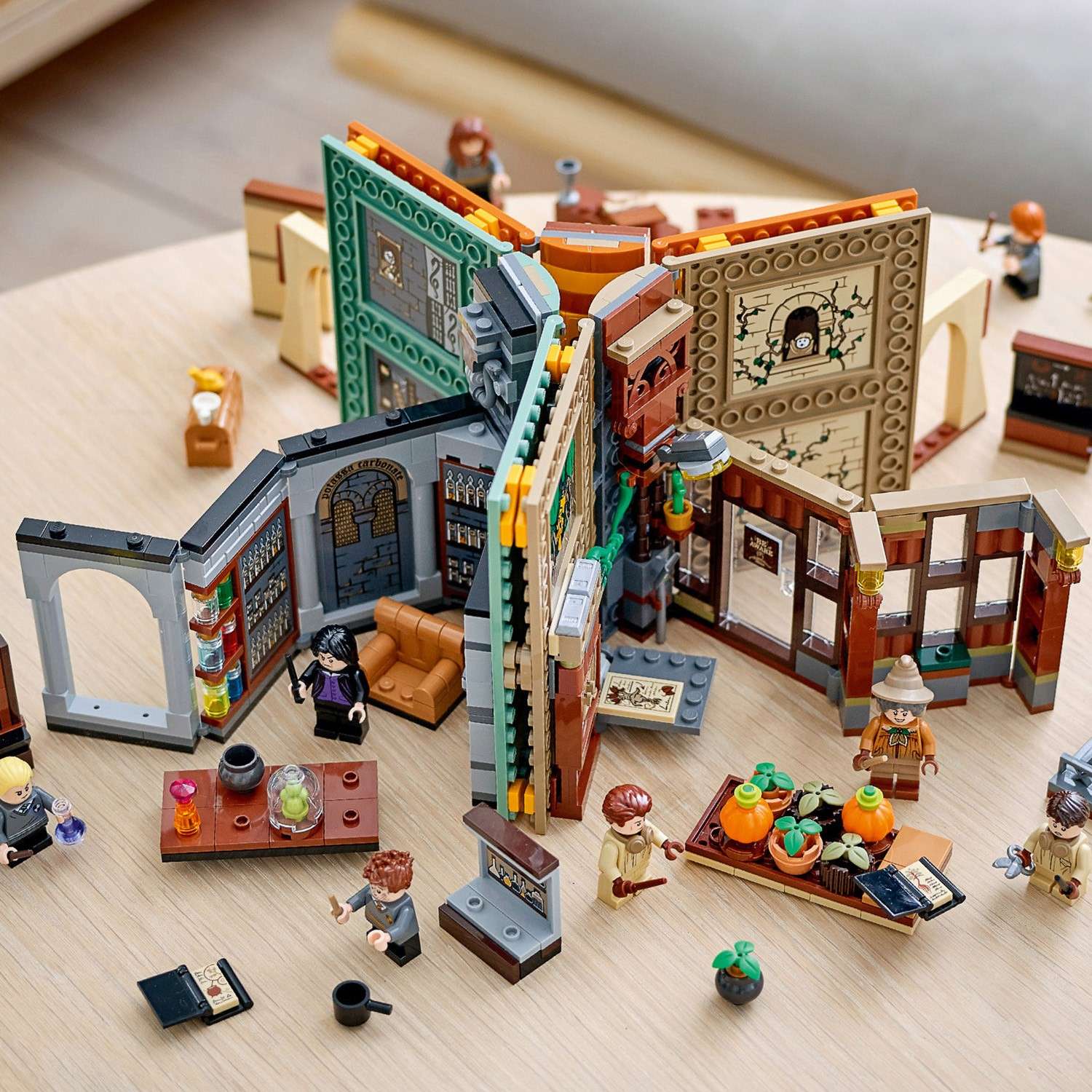 Конструктор LEGO Harry Potter Учёба в Хогвартсе Урок травологии 76384 - фото 10