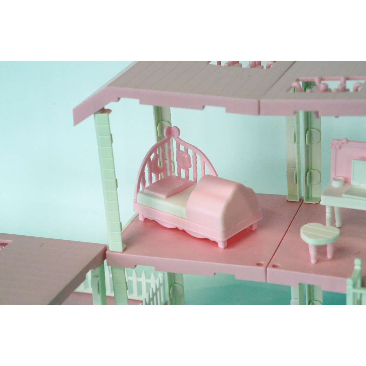 Кукольный дом SHARKTOYS двухэтажный дом с террасой и верандой в комплекте кукла 11500002 - фото 6