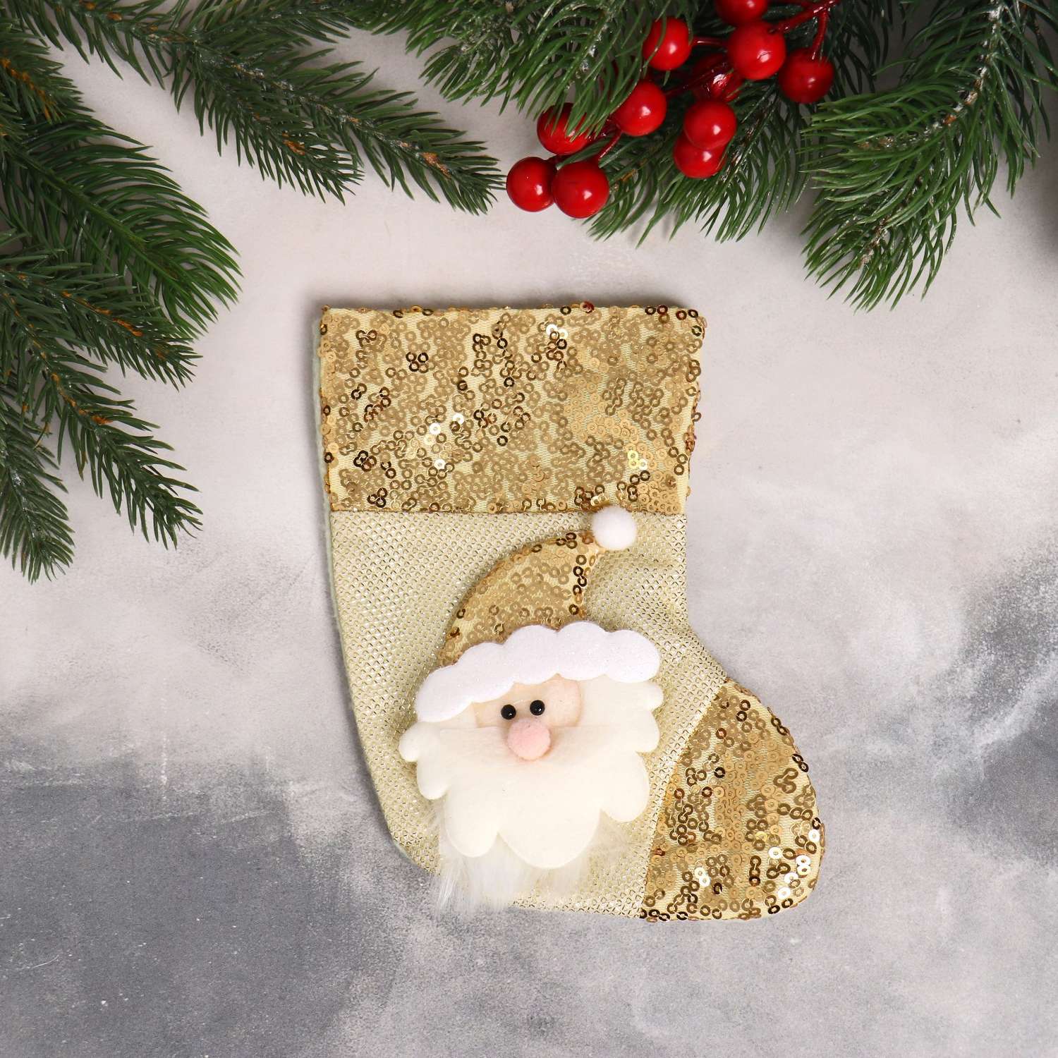 Мягкая подвеска Зимнее волшебство «Носок Дед Мороз» пайетки 12х17 см золото - фото 1
