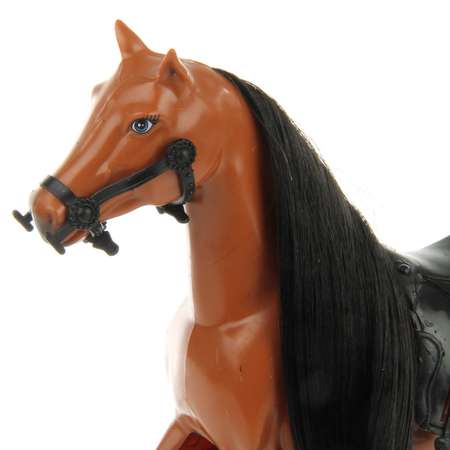 Лошадь Veld Co с седлом и расчёской
