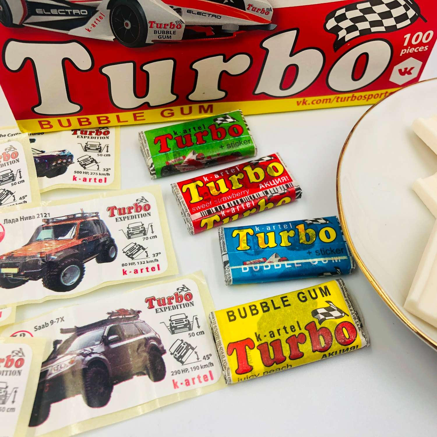 Жевательная резинка Turbo Турбо Блок 100 шт по 4.5 гр с наклейками-картинками машин и их техническим описанием - фото 3