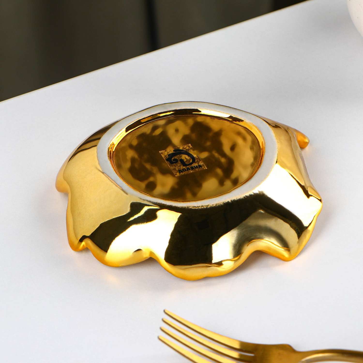 Блюдо сервировочное Доляна керамическое «Золотой лист» 13 5×13 см цвет золотой - фото 3