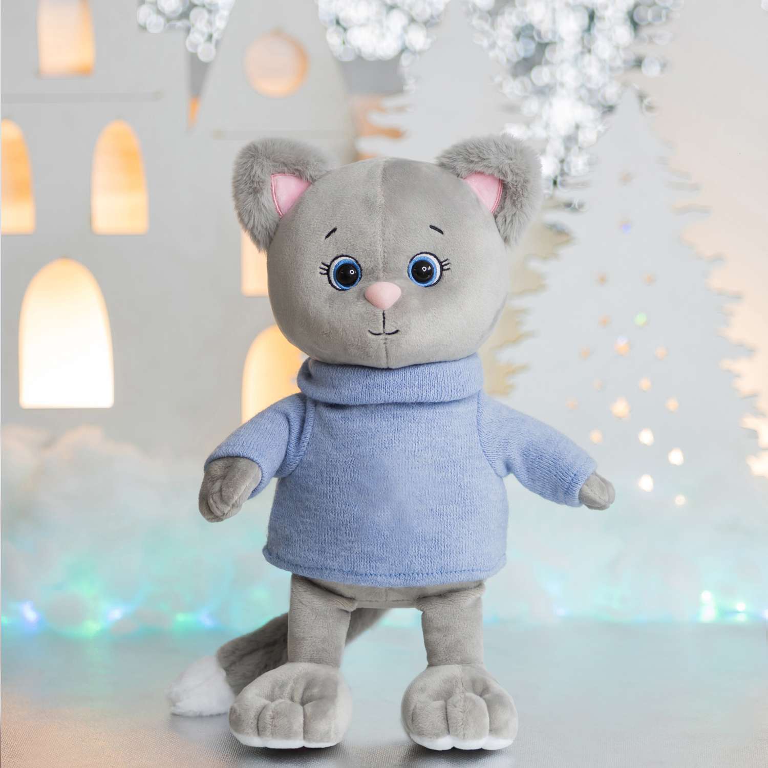 Мягкая игрушка KULT of toys Плюшевый котик Грей в свитере 25 см - фото 3