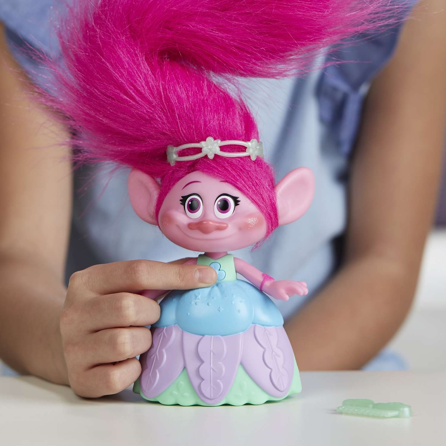 Игровой набор Trolls Поппи с супер длинными поднимающимися волосами - фото 7