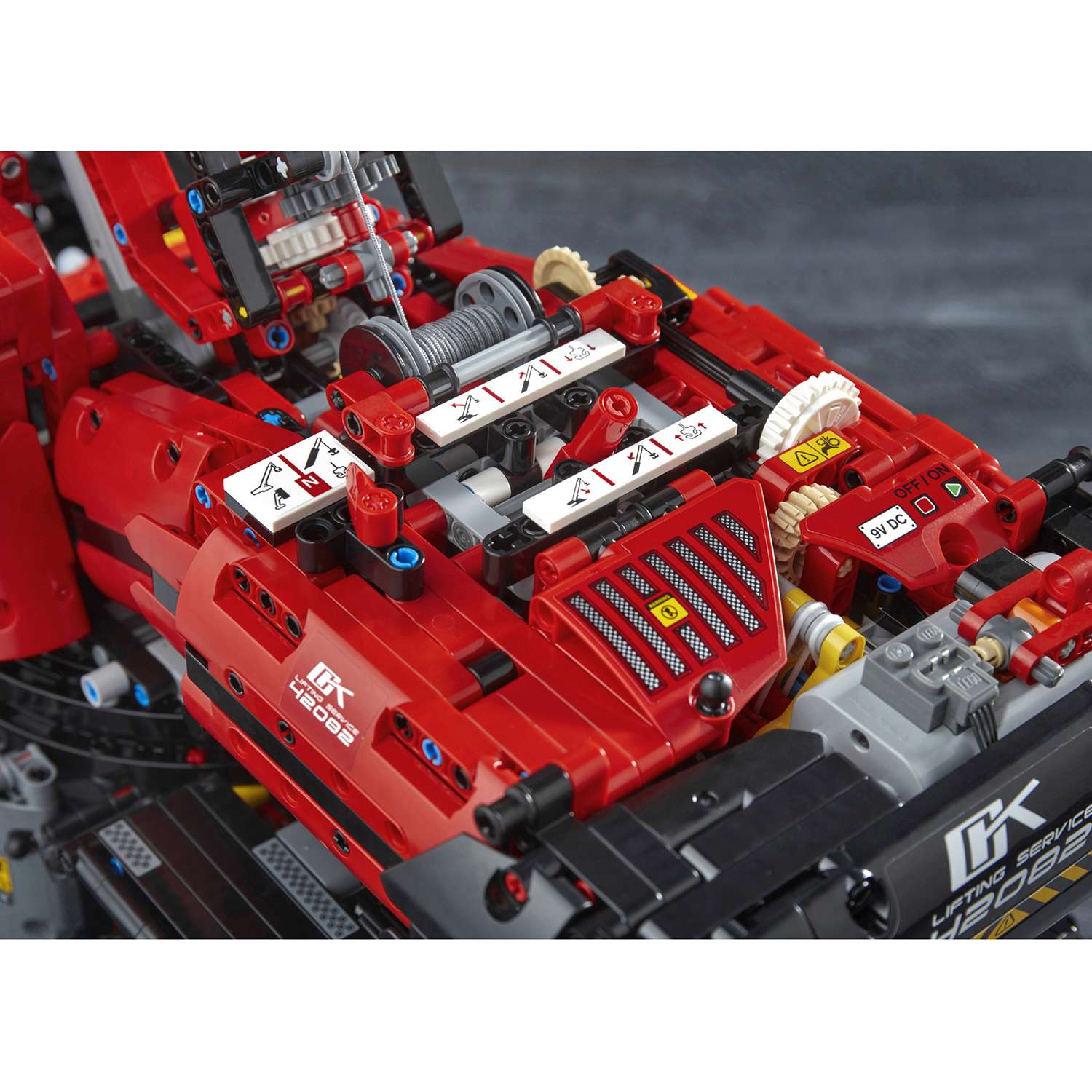 Конструктор LEGO Technic Подъёмный кран для пересечённой местности 42082 - фото 75