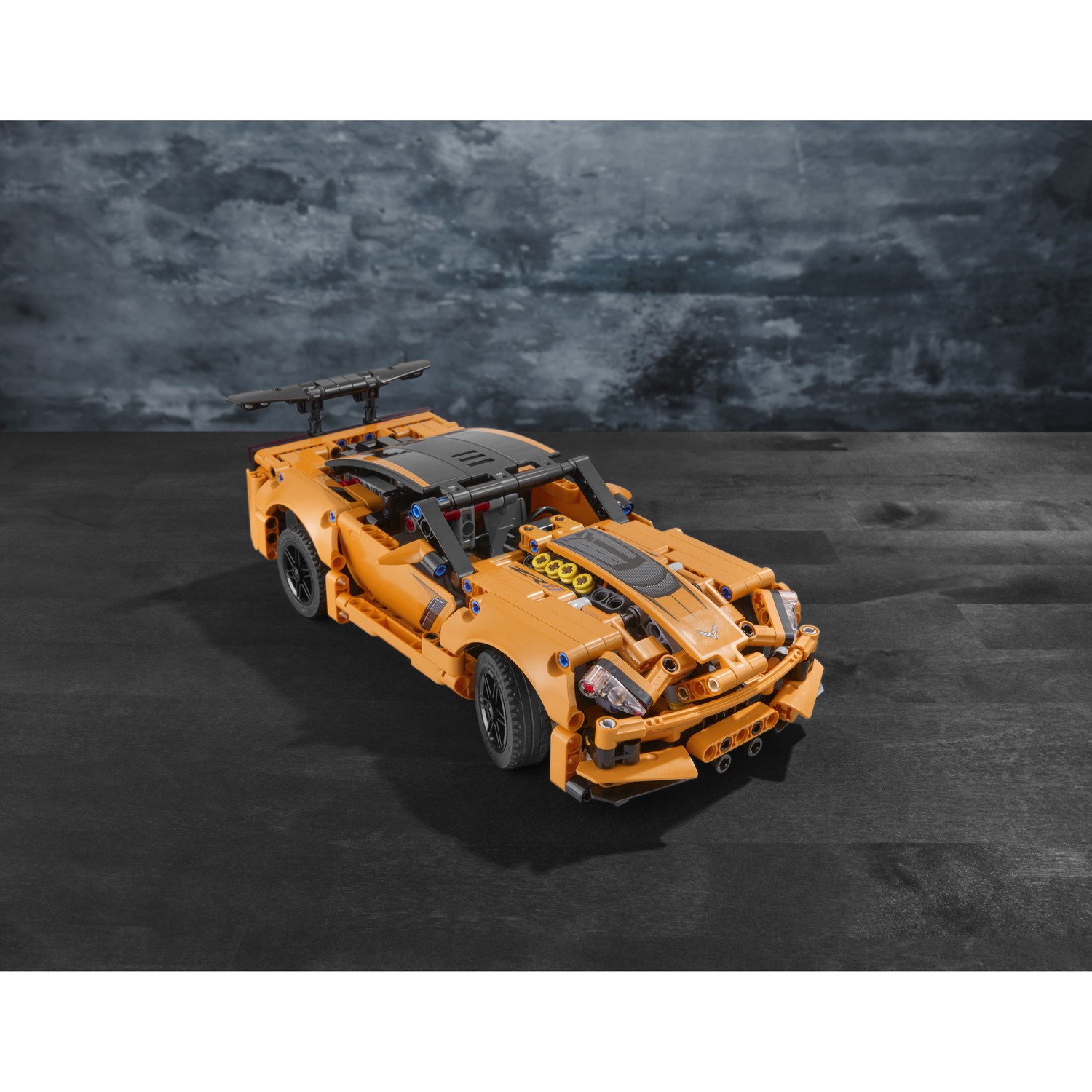 Конструктор LEGO Technic Chevrolet Corvette ZR1 42093 - фото 5