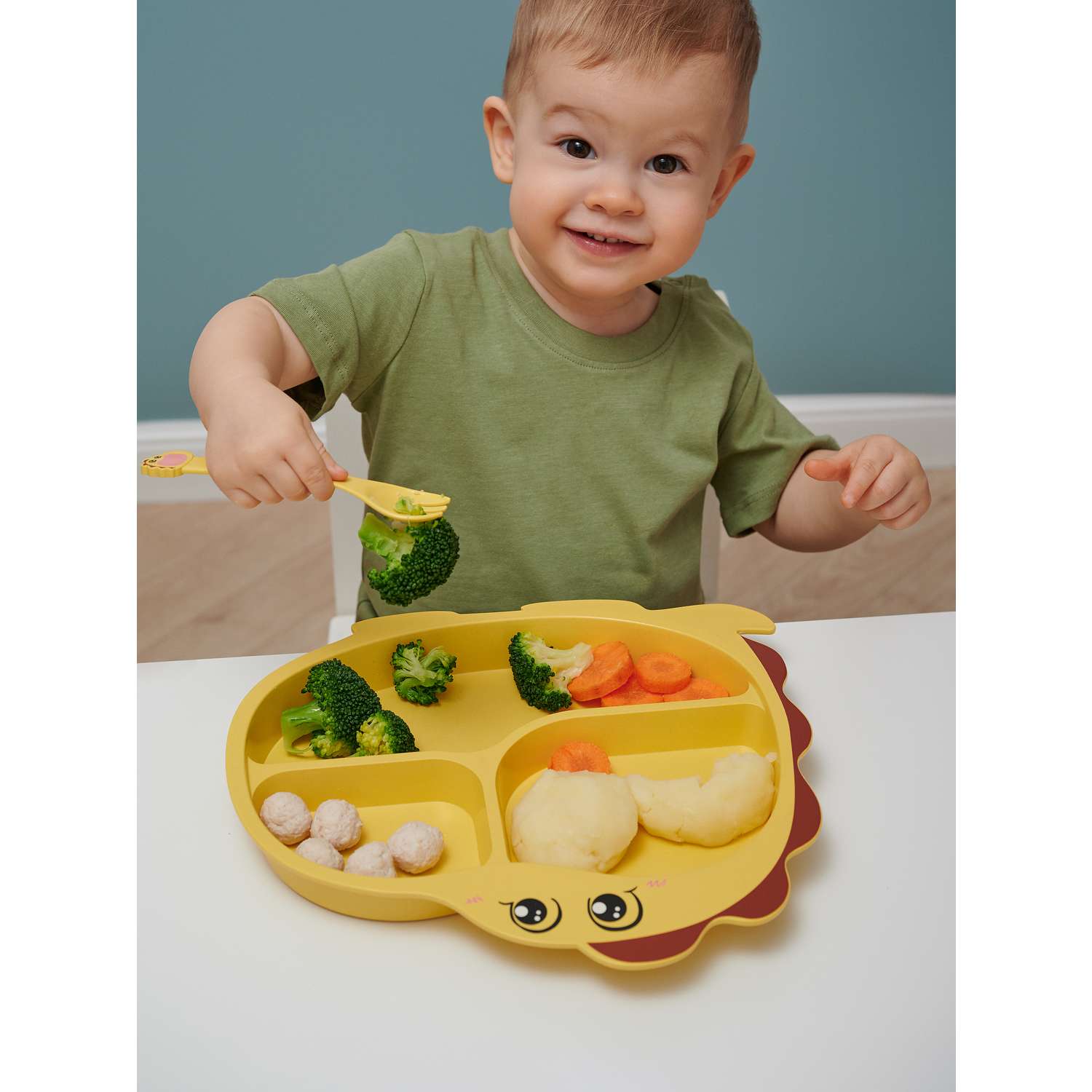 Набор детской посуды Добрый Филин Тарелка вилка ложка Динозаврик желтый 4 предмета - фото 8