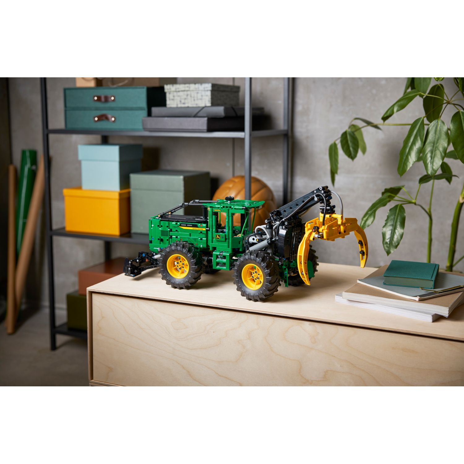 Конструктор LEGO Technic John Deere 948L-II Skidder 42157 - фото 8