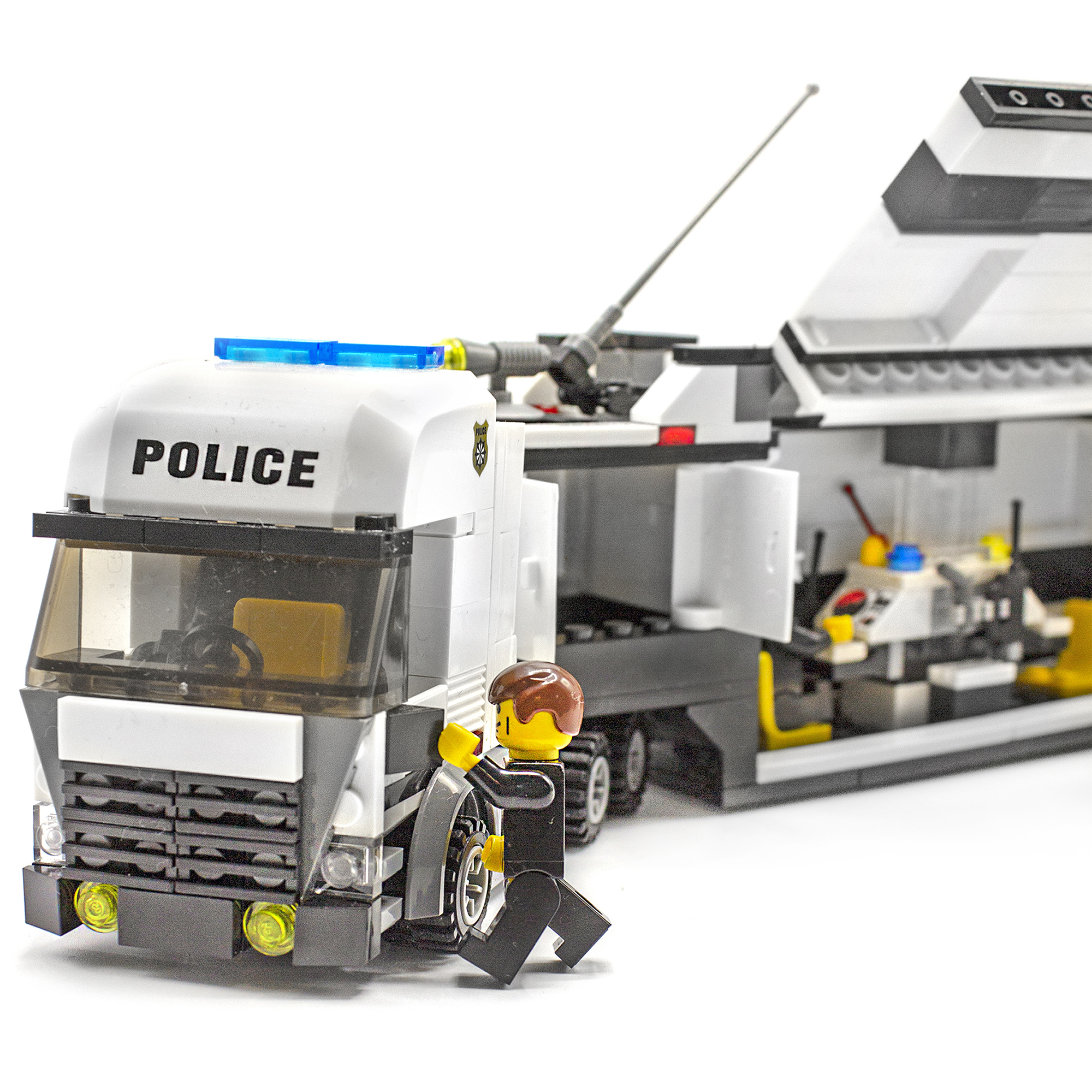 Конструктор для мальчиков BAZUMI Большая полицейская машина автопоезд с фигурками развивающий - фото 9