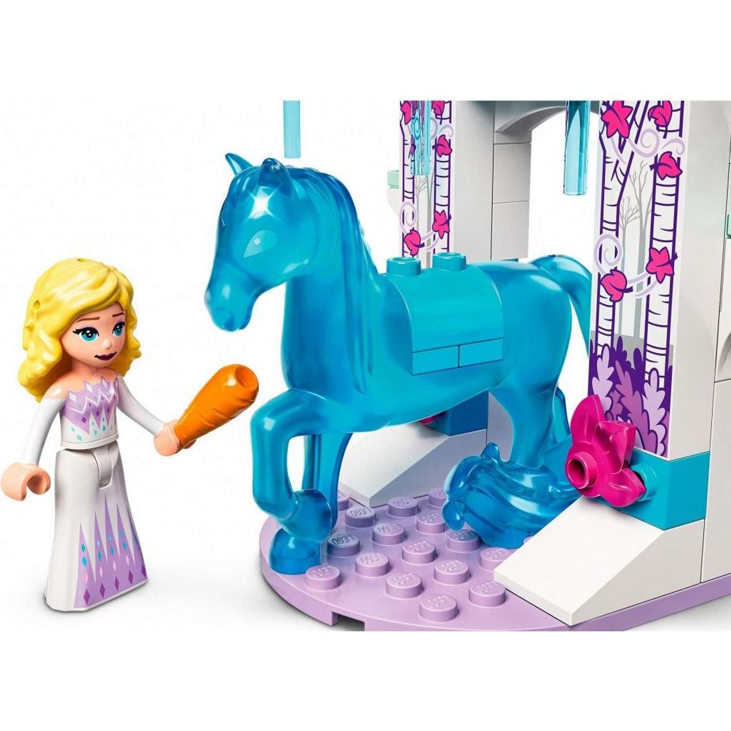 Конструктор LEGO Disney Princess Ледяная конюшня Эльзы и Нокка 43209 - фото 3