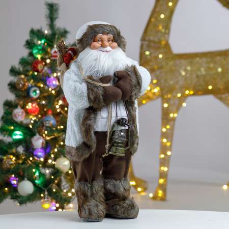 Фигура декоративная BABY STYLE Дед Мороз в белом костюме с фонариком и мешком подарков 60 см