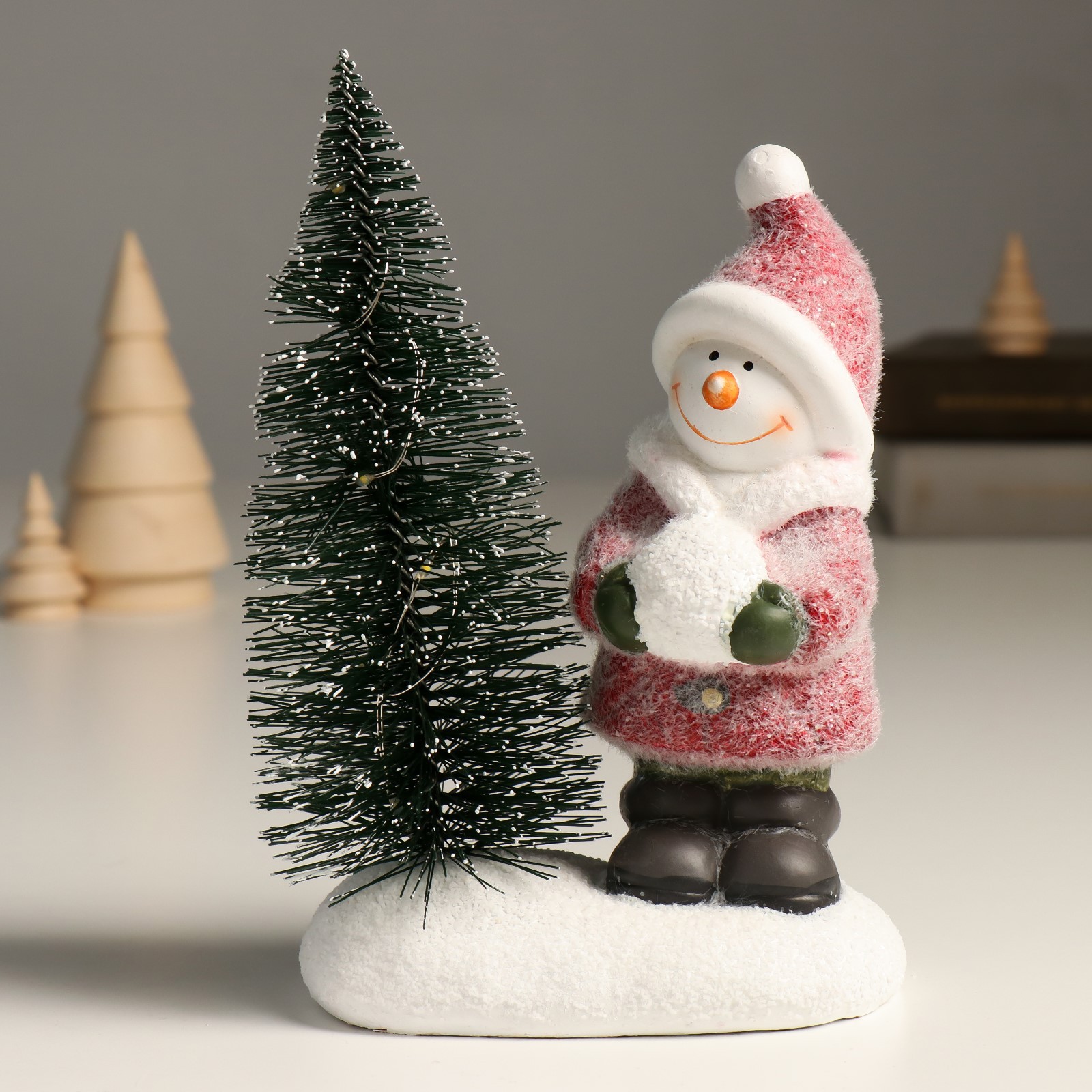 Сувенир Sima-Land керамика свет «Снеговик со снежком у ёлочки» 12х9х26 см - фото 2