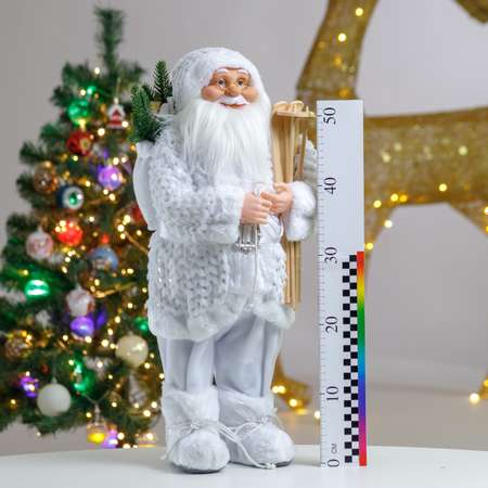 Фигура декоративная BABY STYLE Дед Мороз в белом костюме с лыжами 60 см