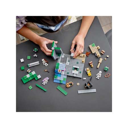 Конструктор LEGO Minecraft Подземелье скелета блочный