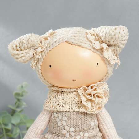 Кукла интерьерная Зимнее волшебство «Малышка Зося в бежевом наряде с корзиной цветов» 31x14x16 см