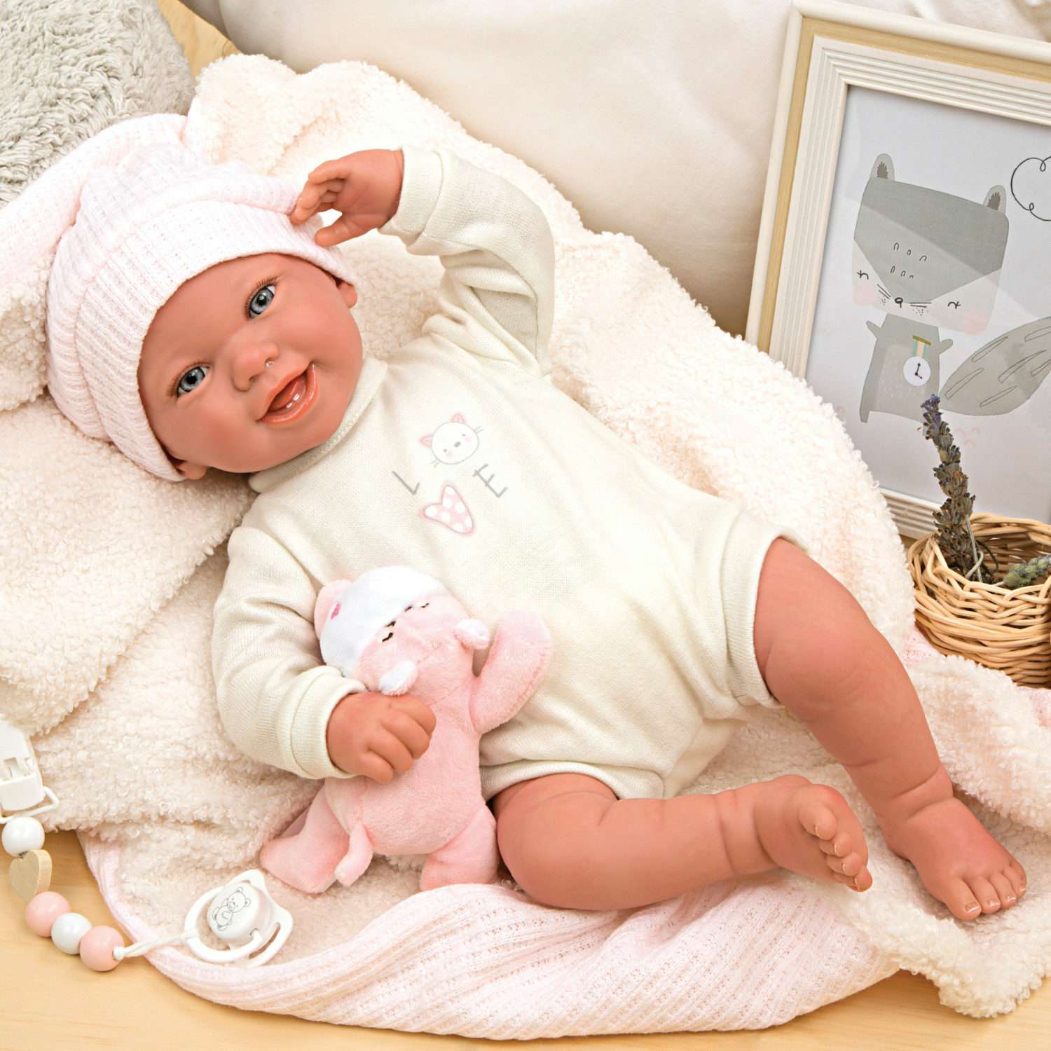 Пупс Arias Reborn Viviane мягкий новорожденный в белой одежде с соской с одеялом и игрушкой 40 см Т24490 - фото 1