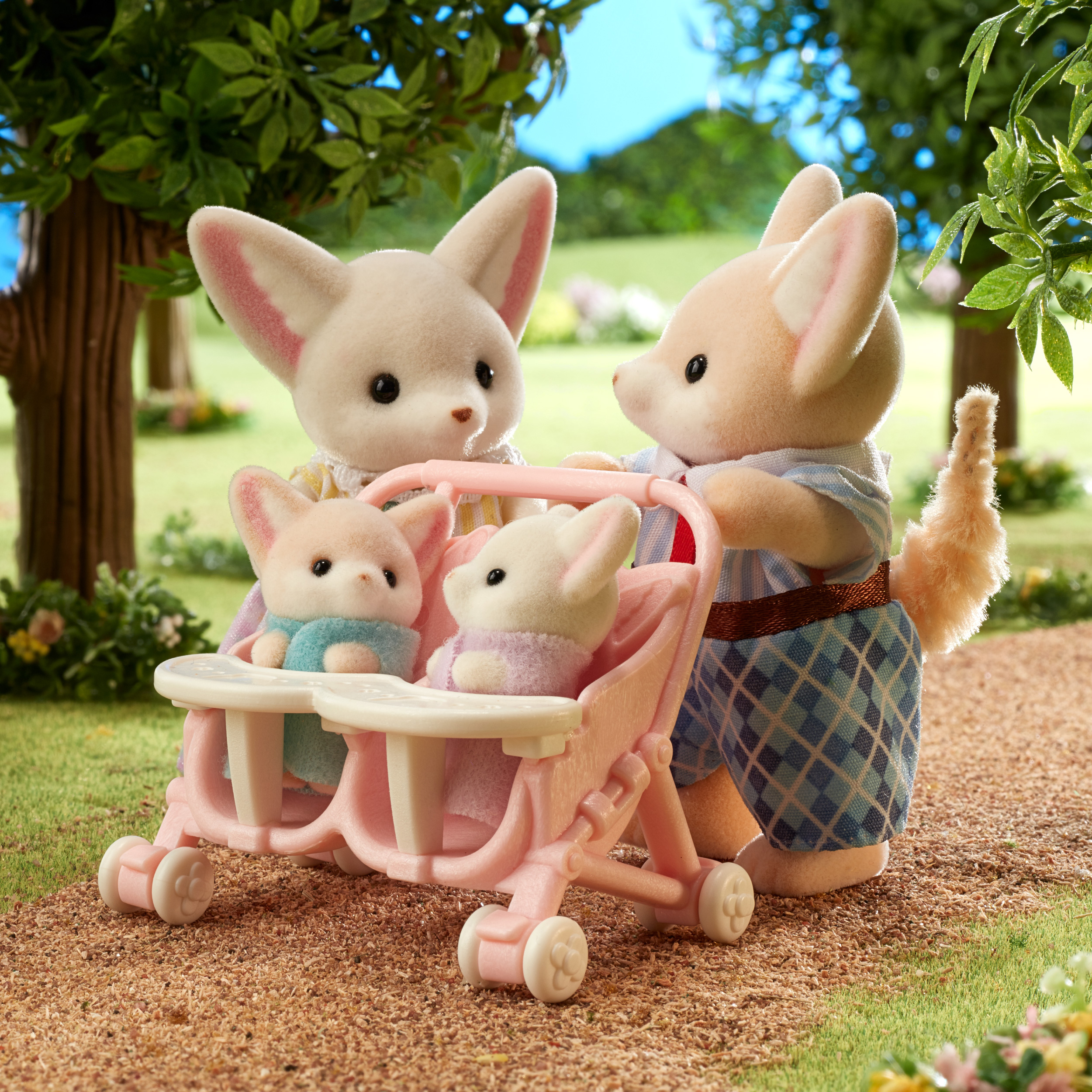 Игровой набор Sylvanian Families Семья лисичек фенек - фото 2