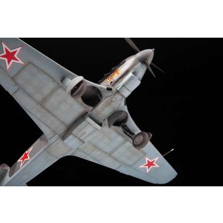 Сборная модель ЗВЕЗДА Советский истребитель Як-9Д