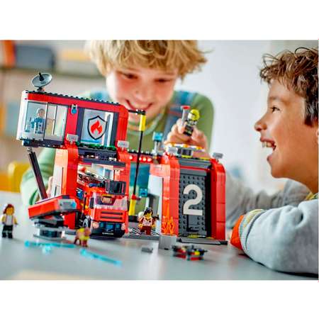 Конструктор детский LEGO City Пожарная часть и пожарная машина 60414