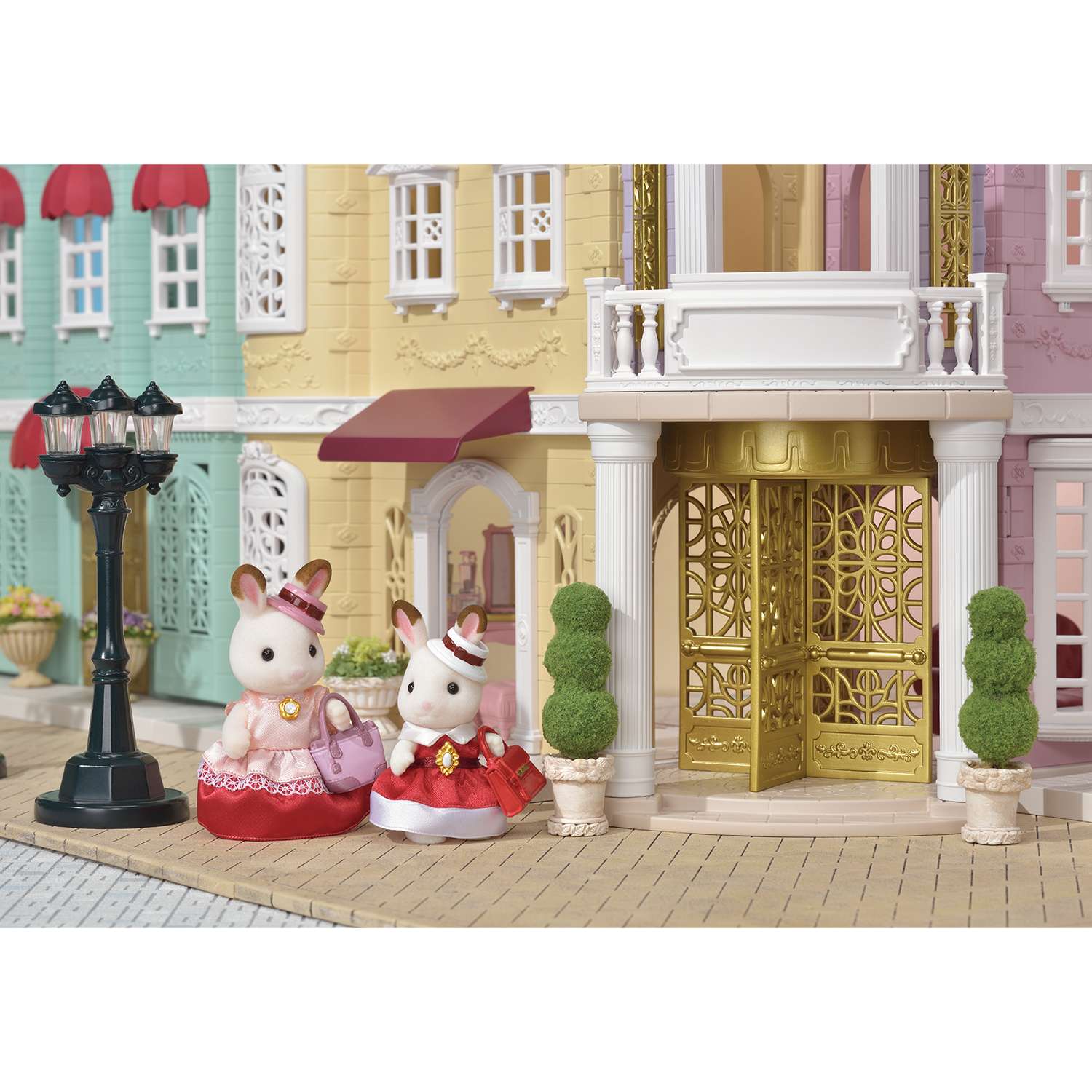 Набор SYLVANIAN FAMILIES TOWN Series Модницы в шикарных платьях - фото 5