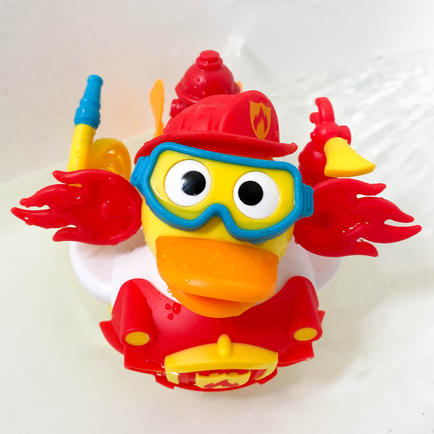 Игрушка для ванны Yookidoo Утка-пожарный с водометом и аксессуарами - фото 9