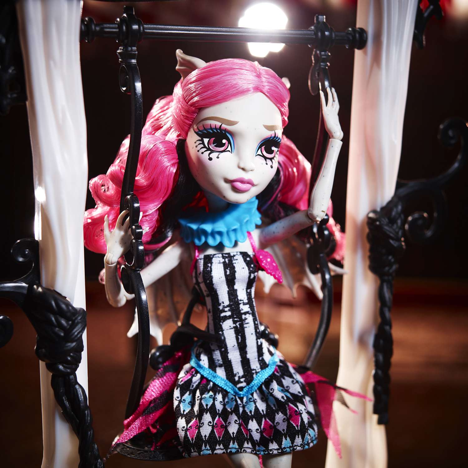Набор Monster High Монстро-Цирк. Кукла-аксессуары CHW68 - фото 10