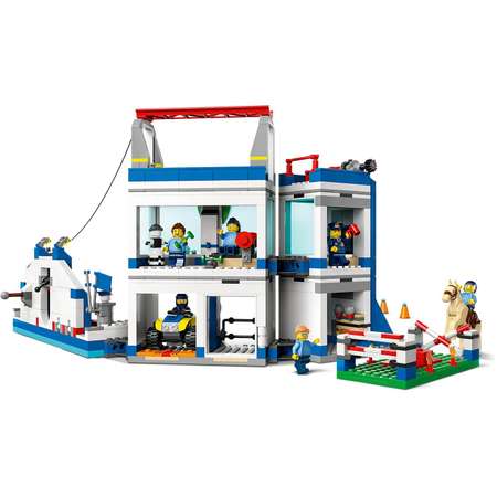 Конструктор LEGO City Полицейская тренировочная академия 60372