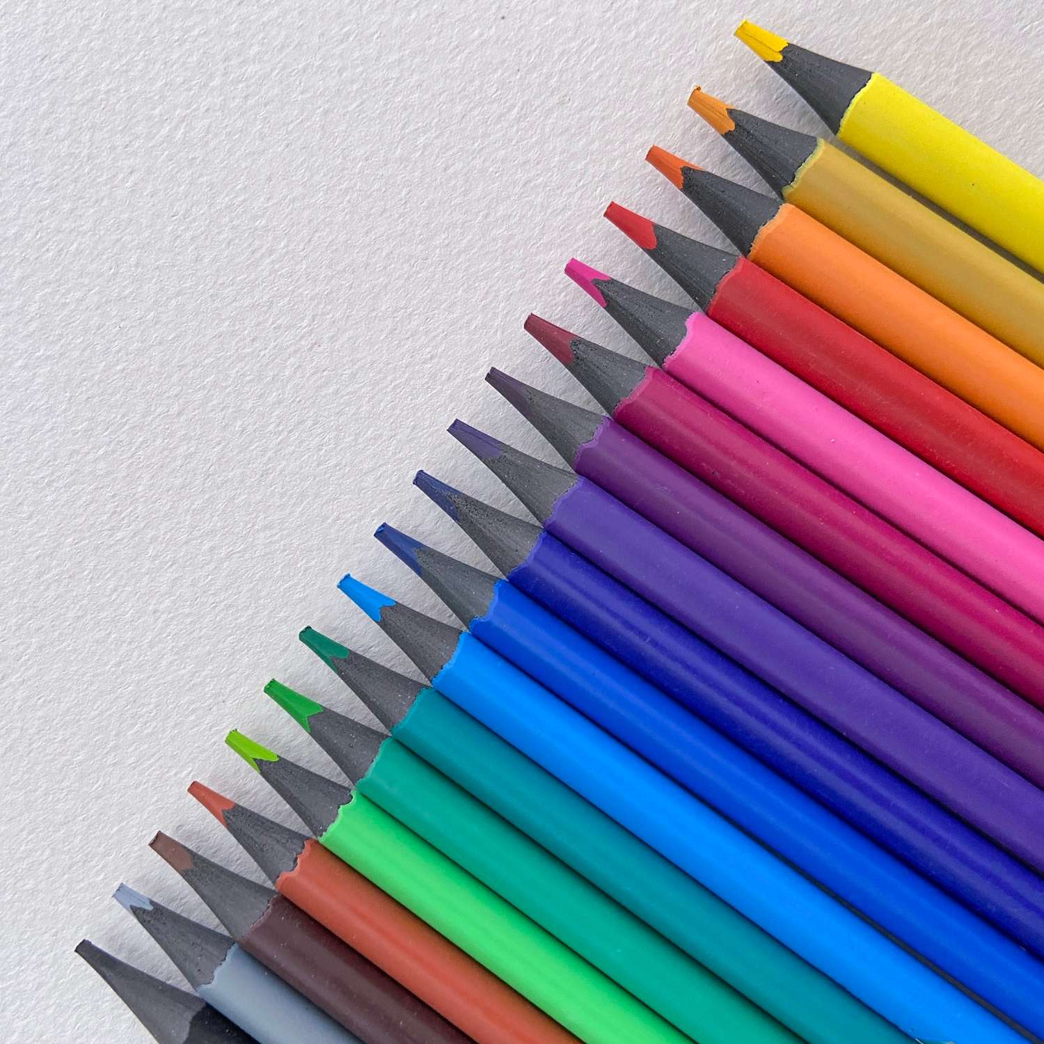 Карандаши цветные Bruno Visconti Рисуй Стирай пластиковые с точилкой 18 цветов - фото 8