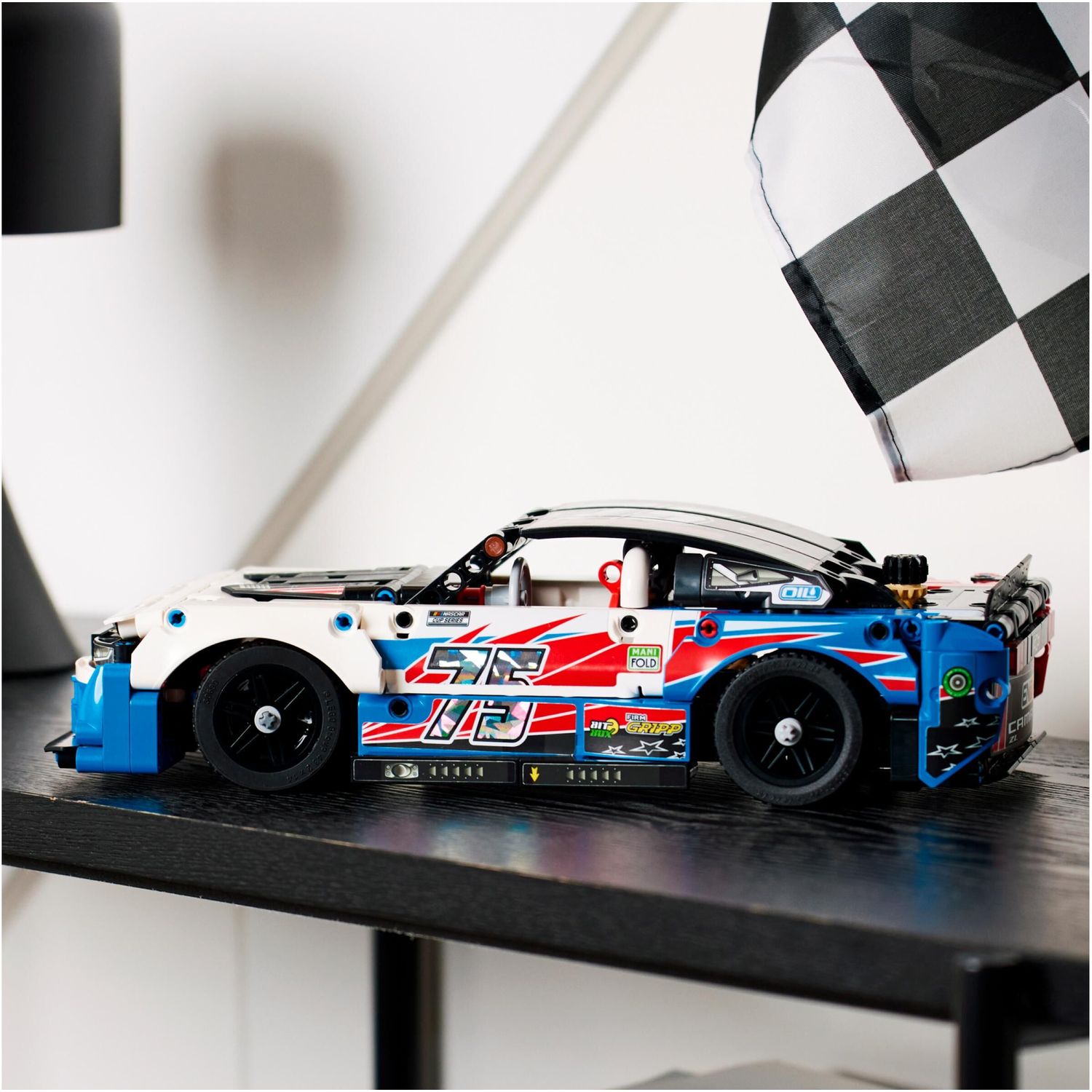 Конструктор LEGO Technic Nascar Next Gen Chevrolet Camaro ZL1 42153 - фото 9