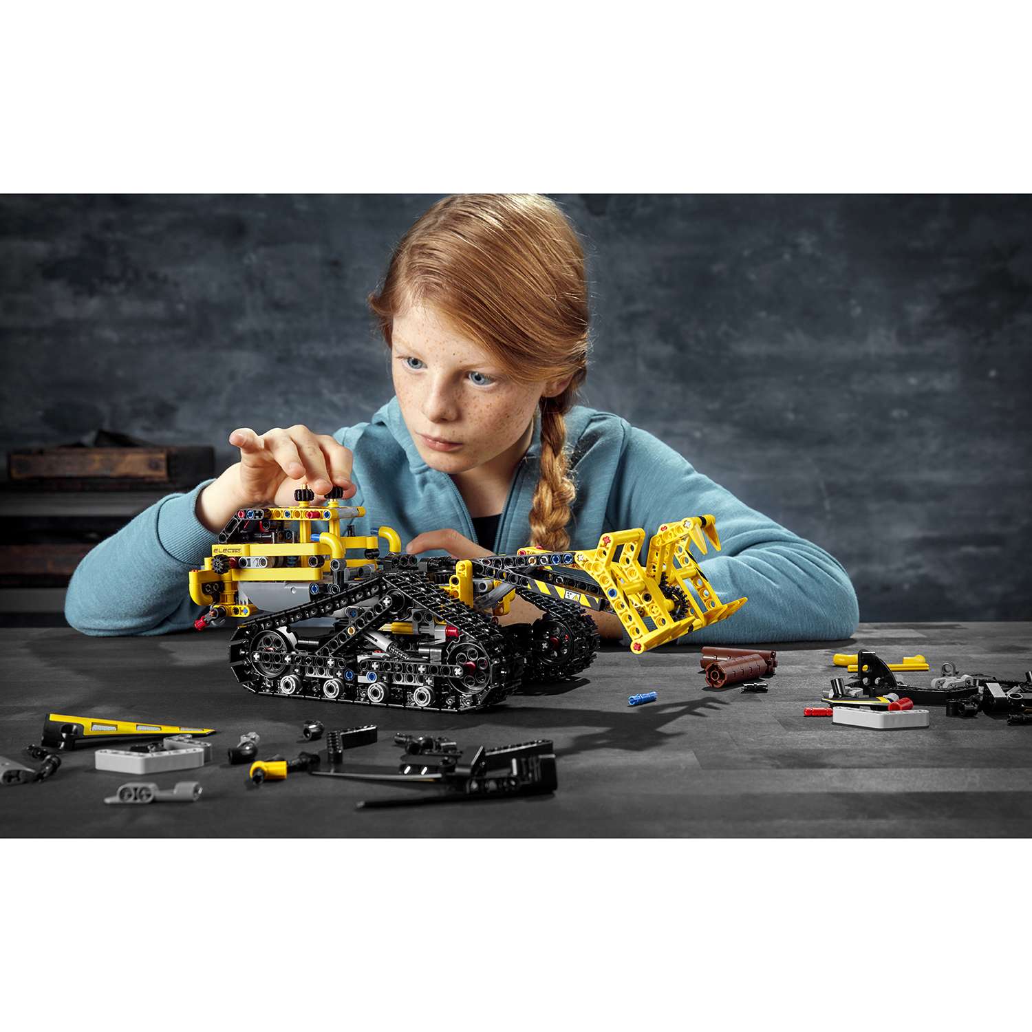Конструктор LEGO Technic Гусеничный погрузчик 42094 - фото 10