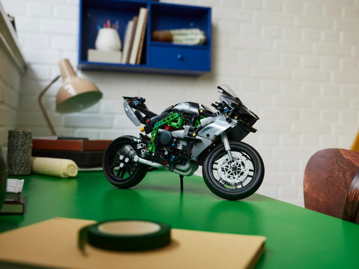 Конструктор LEGO Technic Мотоцикл Kawasaki Ninja H2R 42170 - фото 9