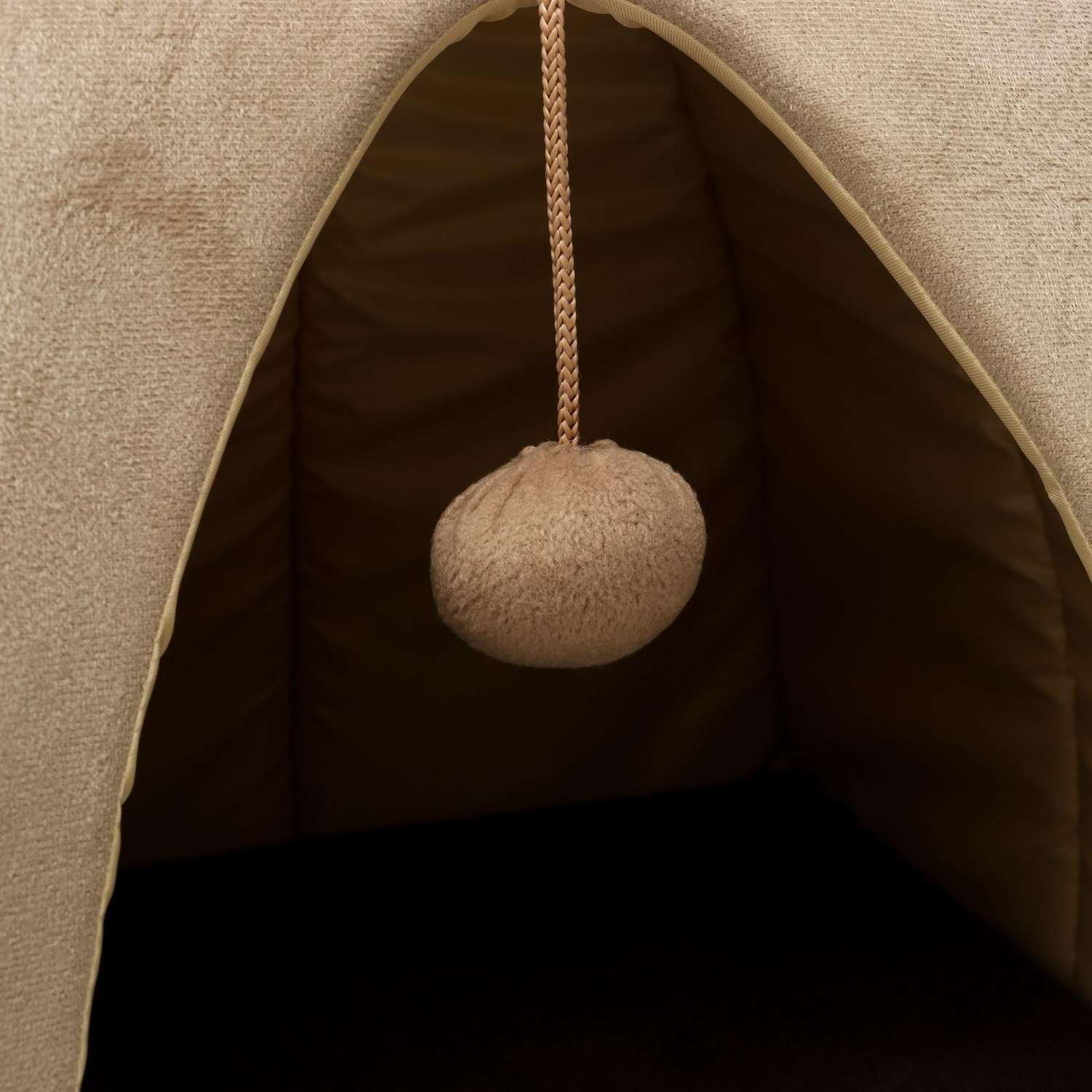 Домик для животных Пижон с ушками и шариком коричневый 40 х 40 х 37 см - фото 2