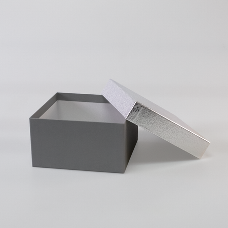 Коробка подарочная Cartonnage крышка-дно Блеск серебряный серый
