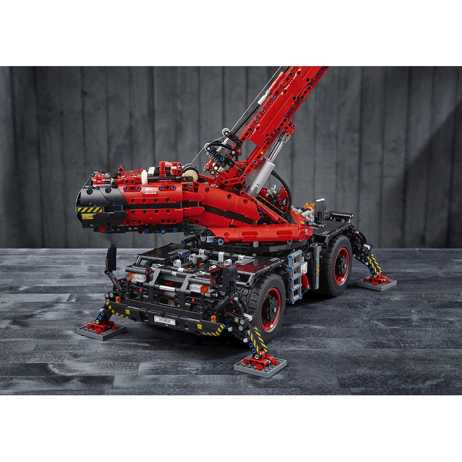 Конструктор LEGO Technic Подъёмный кран для пересечённой местности 42082 - фото 53