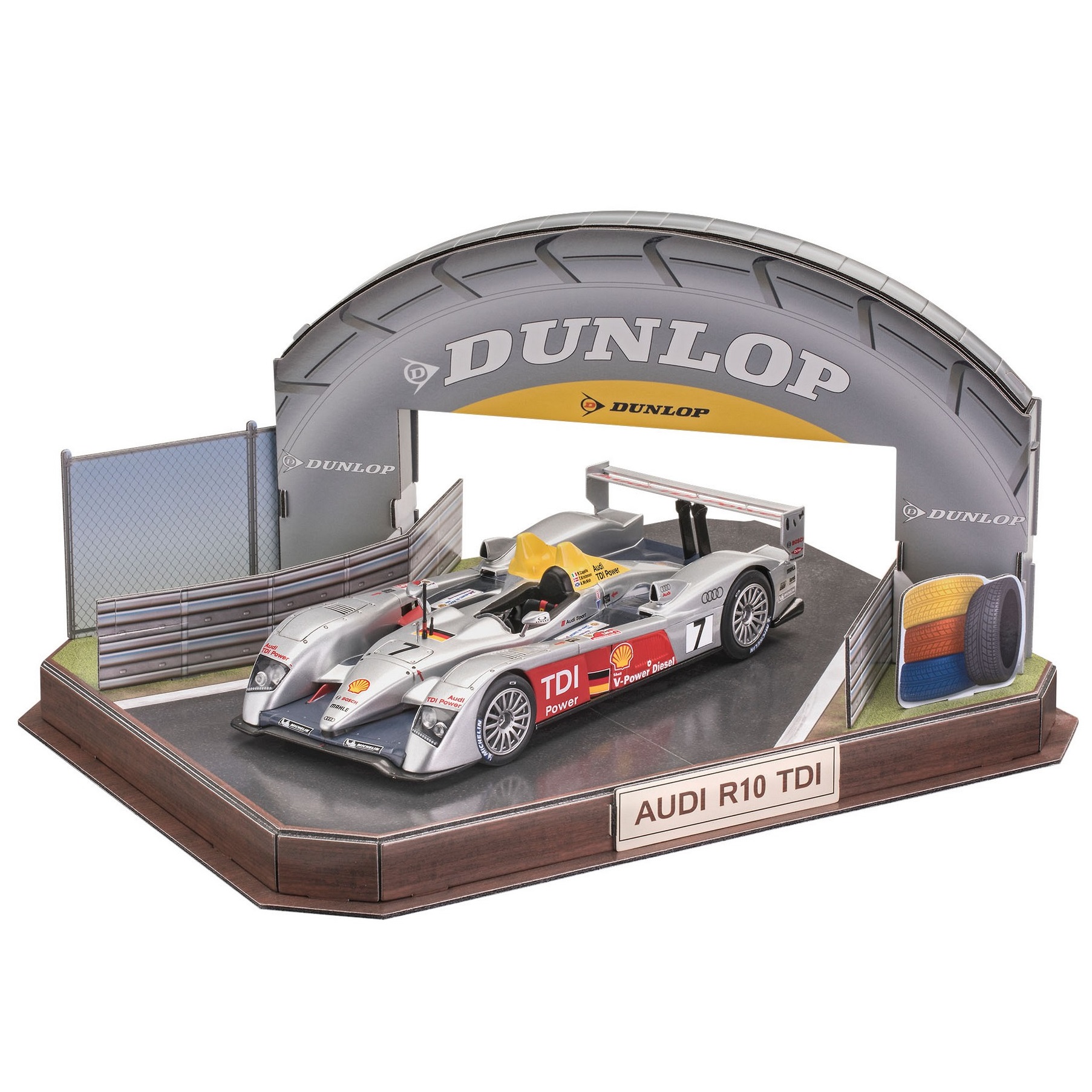 Сборная модель Revell Audi R10 TDI + 3D Puzzle Гоночная трасса в Ле-Мане 05682 - фото 1