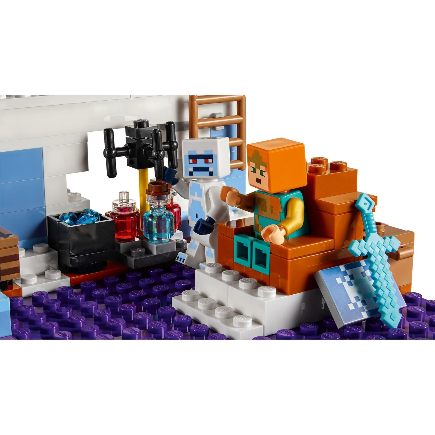 Конструктор LEGO Minecraft Ледяной дворец 21186 купить по цене 5399 ₽ в  интернет-магазине Детский мир