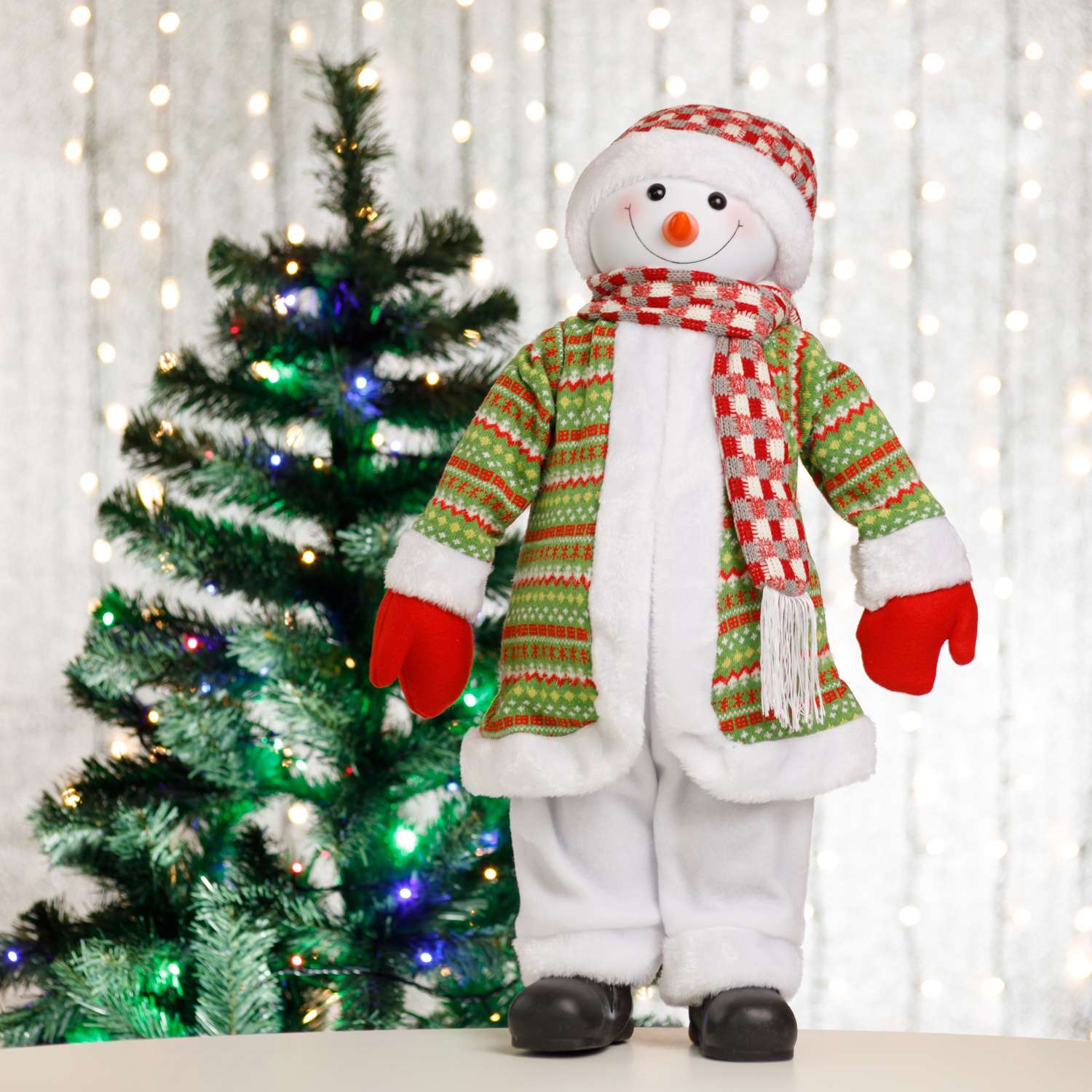 Фигура декоративная BABY STYLE Снеговик в зеленом костюме с шарфиком в клетку 60 см - фото 1