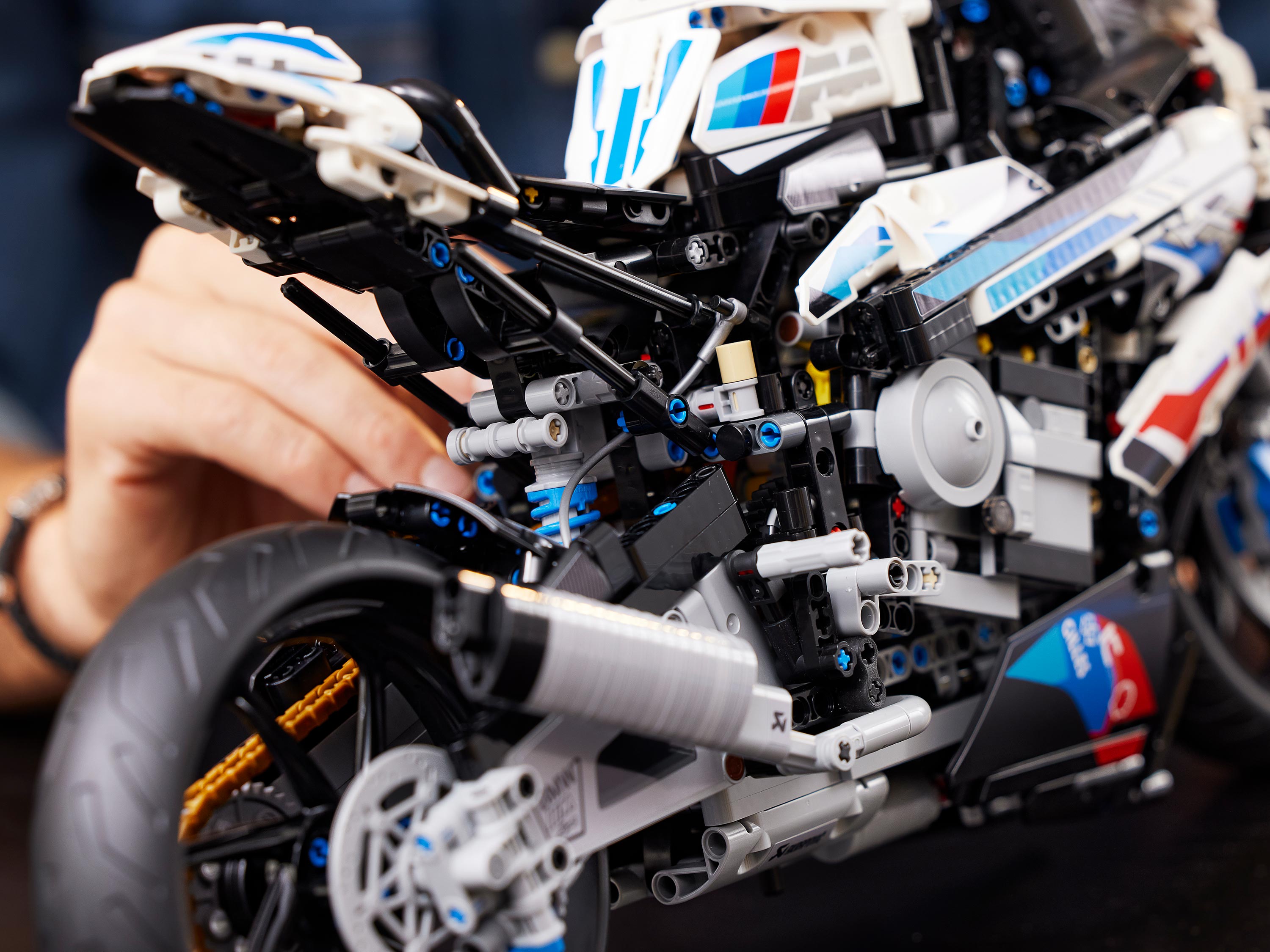 Конструктор LEGO Technic Мотоцикл BMW M 1000 RR - фото 14