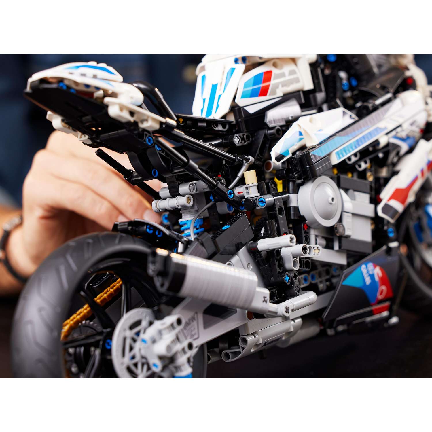 Конструктор LEGO Technic Мотоцикл BMW M 1000 RR - фото 14